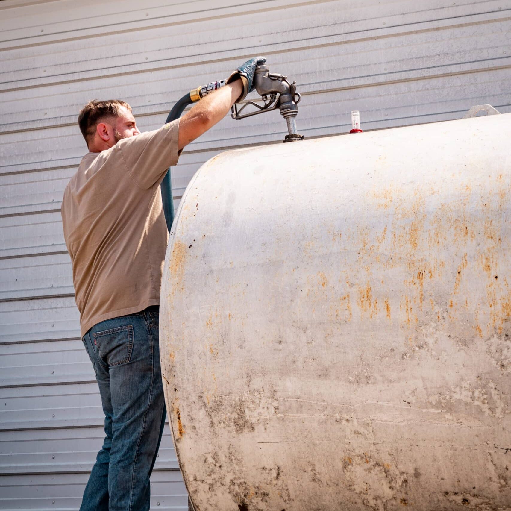 farmward employee fill diesel tank fuel